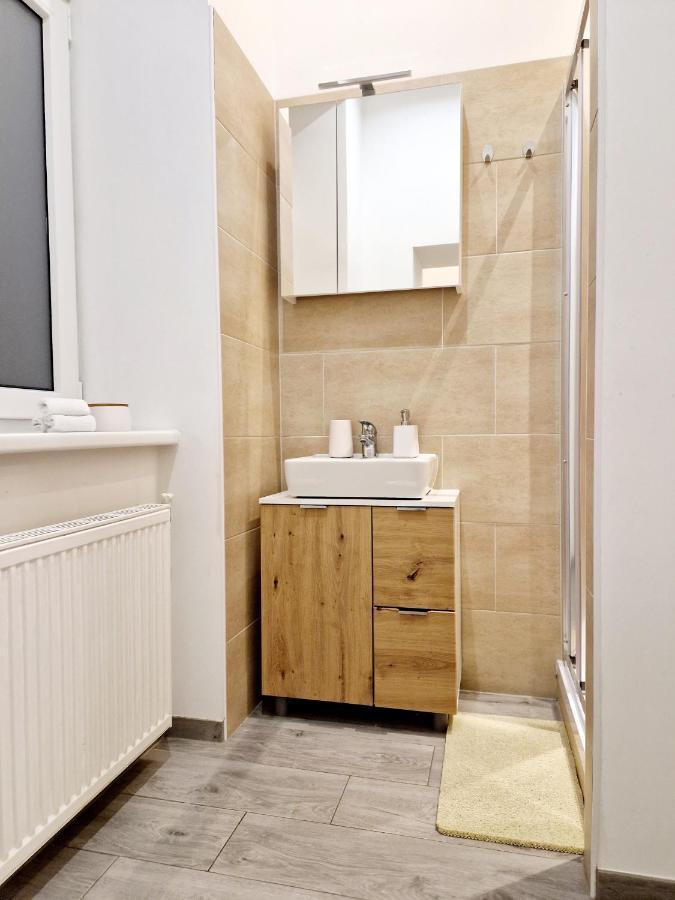 Adonis Apartment Wenen Buitenkant foto