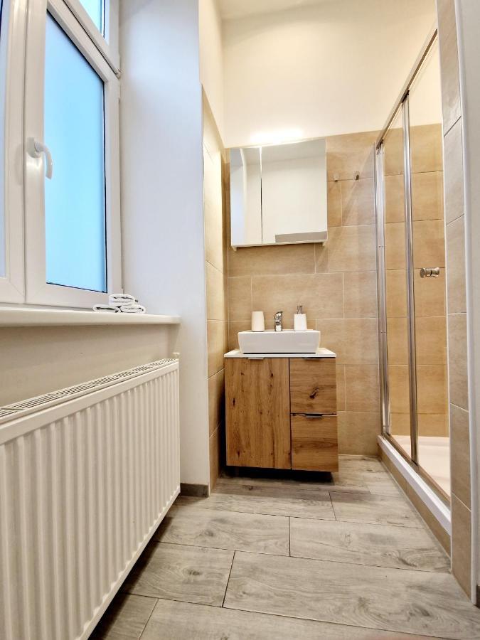 Adonis Apartment Wenen Buitenkant foto